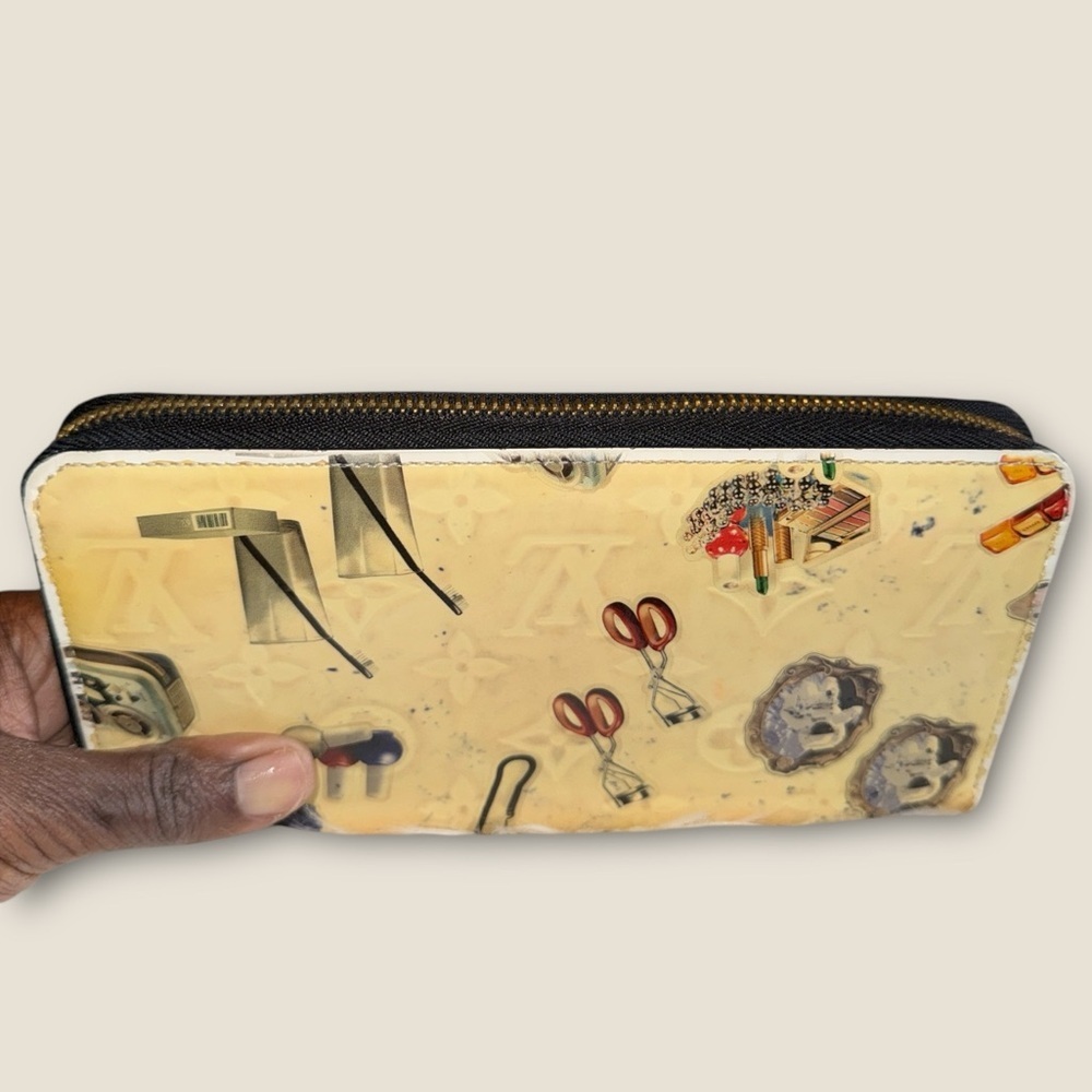 LOUIS VUITTON Monogram Vernis Nicolas Ghesquire Zippy Wallet - color transfer - Picture 7 of 9
